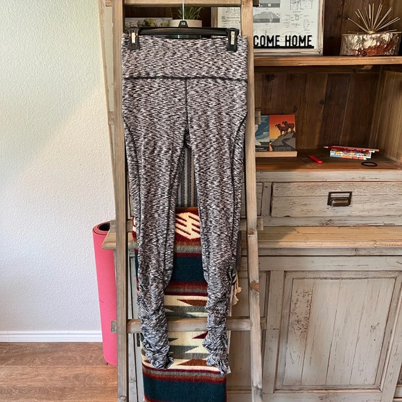 Lululemon women’s ready to rulu ruched tight 28” size 6 - Picture 1 of 11